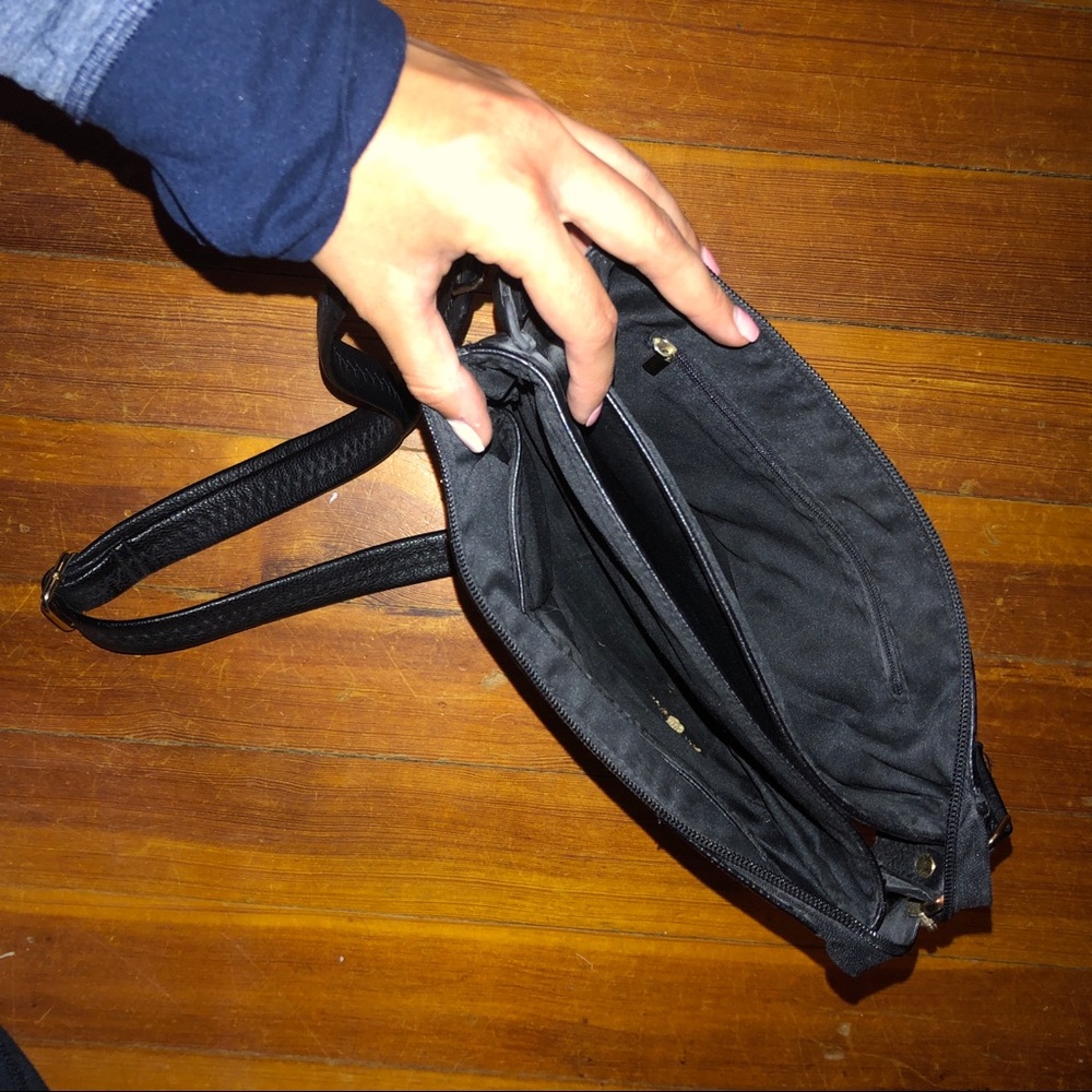 🖤Crossbody 🖤 - Picture 3 of 3
